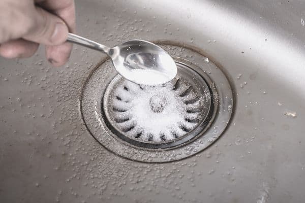 how to get rid of smelly drains - featimg